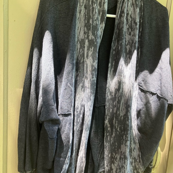 Pure karma open yoga wrap top camo trim grey pullover ladies shirt size medium - Picture 10 of 13